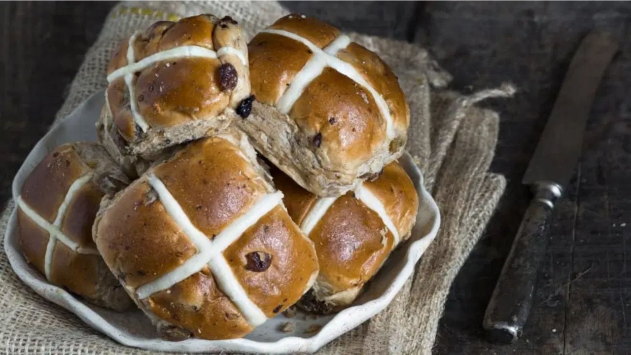 Hot cross bun bread cheap maker